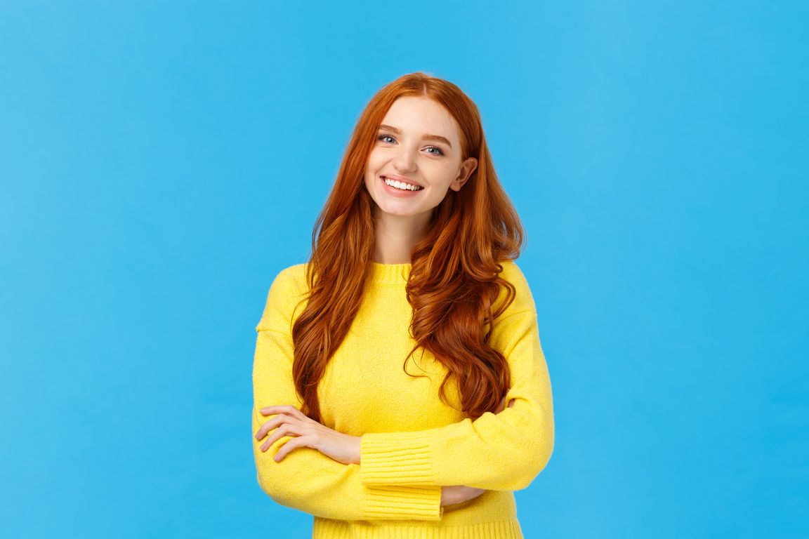 People, Communication and Lifestyle Concept. Waist-up Shot Cheerful Outgoing Redhead Pretty Woman with Curly Hair, Yellow Sweater, Cross Arms Chest Relaxed Pose, Smiling, Chatting Coworker